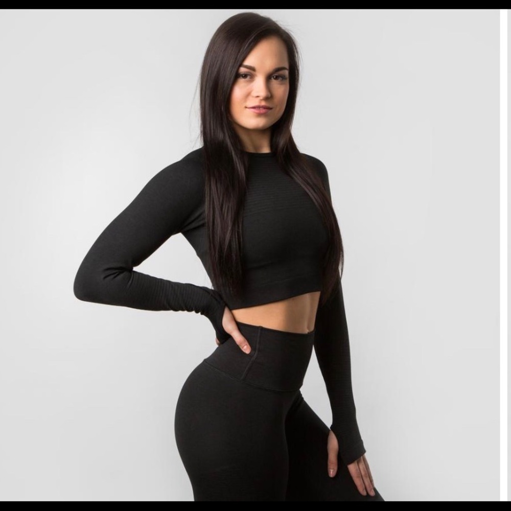 SOLD** Alphalete Revival Long Sleeve Crop Black